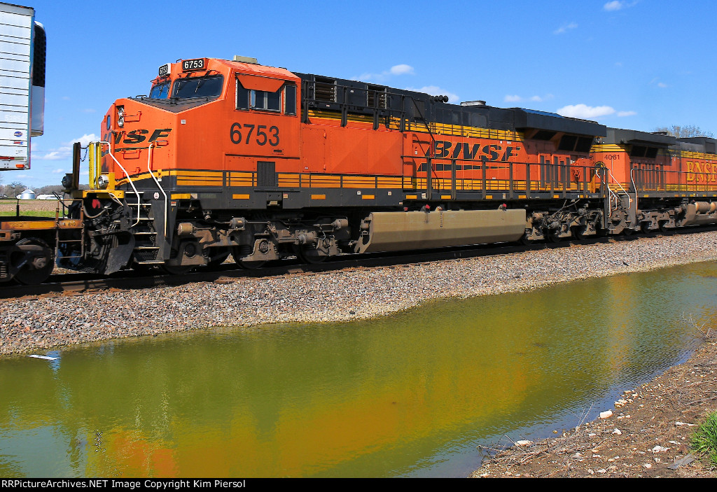 BNSF 6753 Pusher